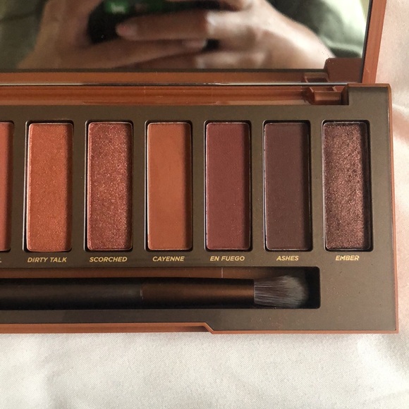 2 for $55 - Naked Heat Palette - Picture 4 of 7